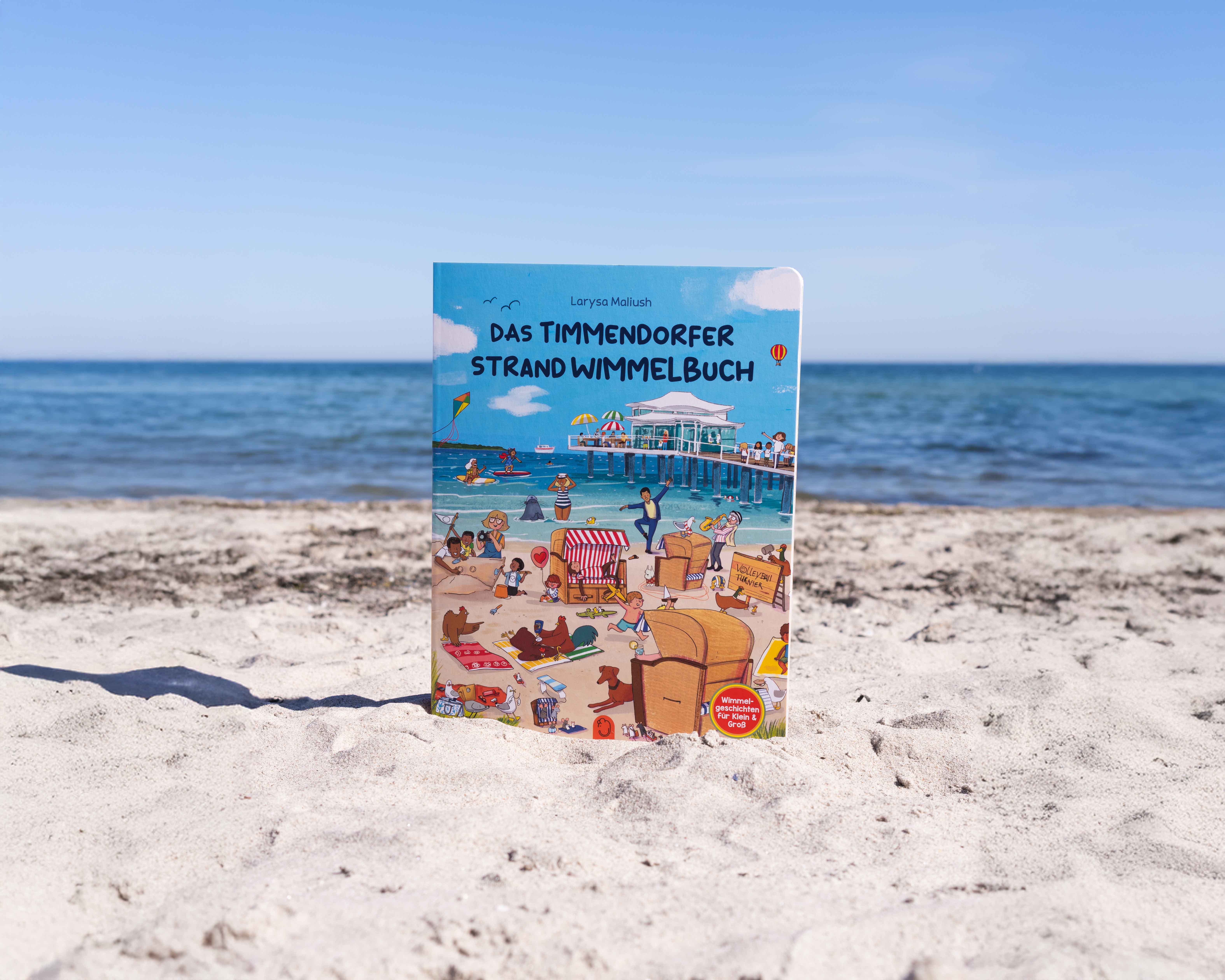 Das Timmendorfer Strand Wimmelbuch von Larysa Maliush steckt im Sand