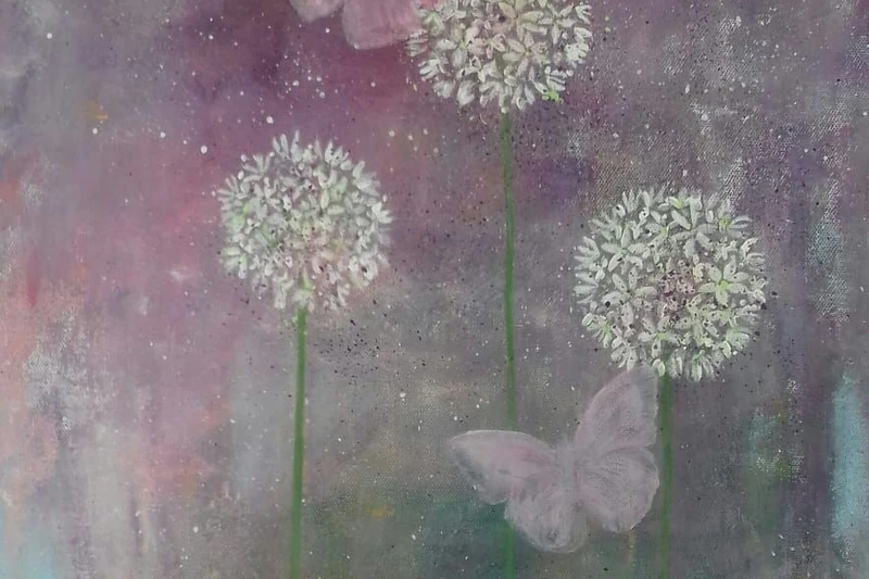 Gemaltes Bild mit Pusteblumen und Schmetterlingen