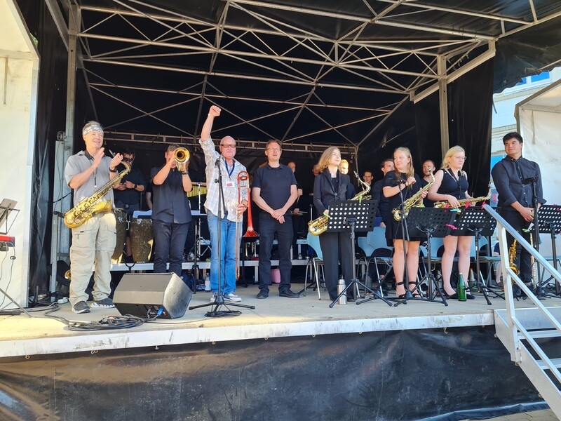 BigBand auf der Bühne zur Eröffnung der JazzBaltica