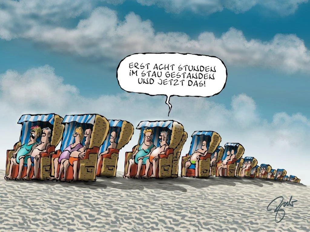 Ein Cartoon von mehreren Strandkörben, die alle in einer Reihe stehen. In einem Strandkorb sitzt ein Pärchen, von dem der Mann zu seiner Frau sagt: "Erst acht Stunden im Stau und jetzt das!"
