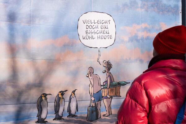 „Wir machen hier eigentlich nur Urlaub“ – Humorvolle Kunst im Freien