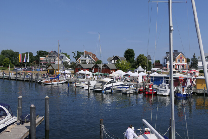 Ein Markt im Niendorfer Hafen