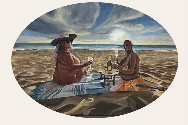 Ein Plakat was zwei Menschen am Strand zeigt die ein Weinglas in der Hand haben 