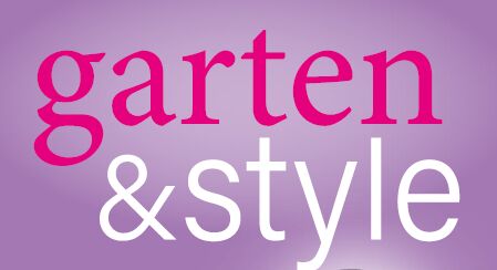 Lilaner Hintergrund. Der Schriftzug Garten & style ist in pink und weiß geschrieben