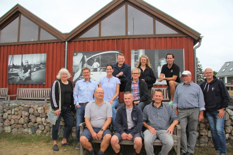Gruppenbild im Rahmen der 100 Hafengesichter by Wolfgang Köhler