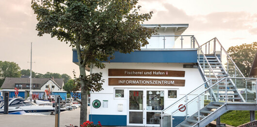 Fischerei- und Hafeninformation im Hafen Niendorf