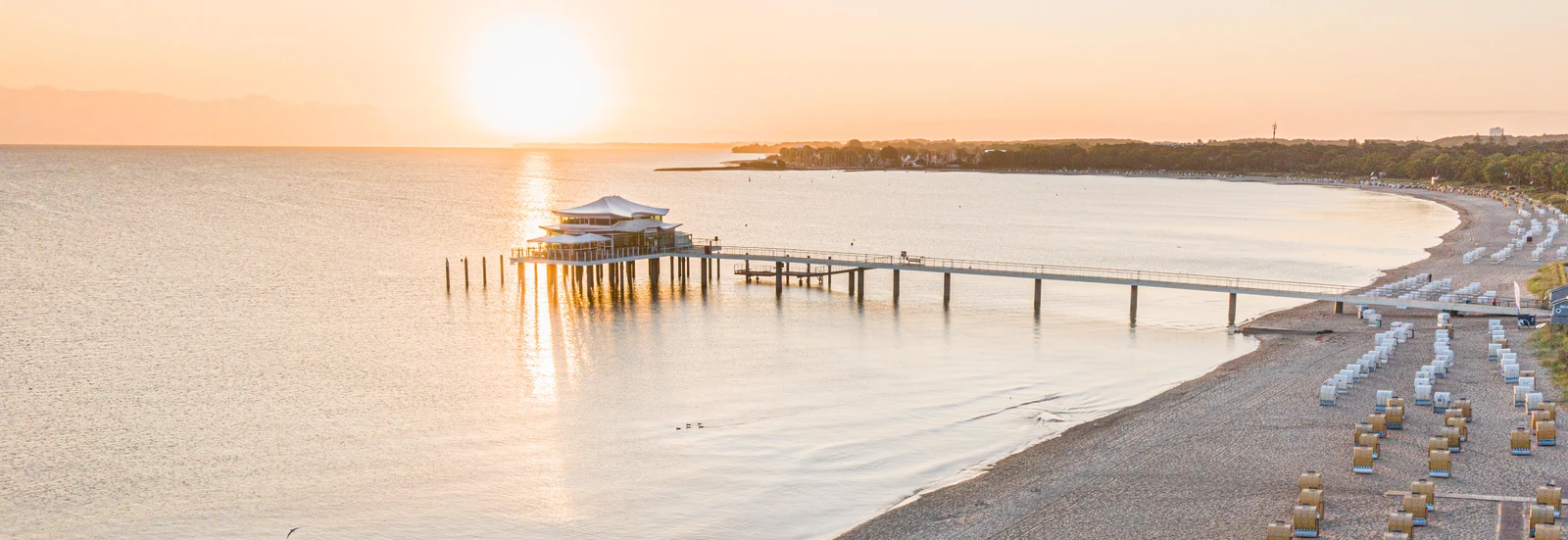Luftaufnahme vom Timmendorfer Strand bei Sonnenuntergang