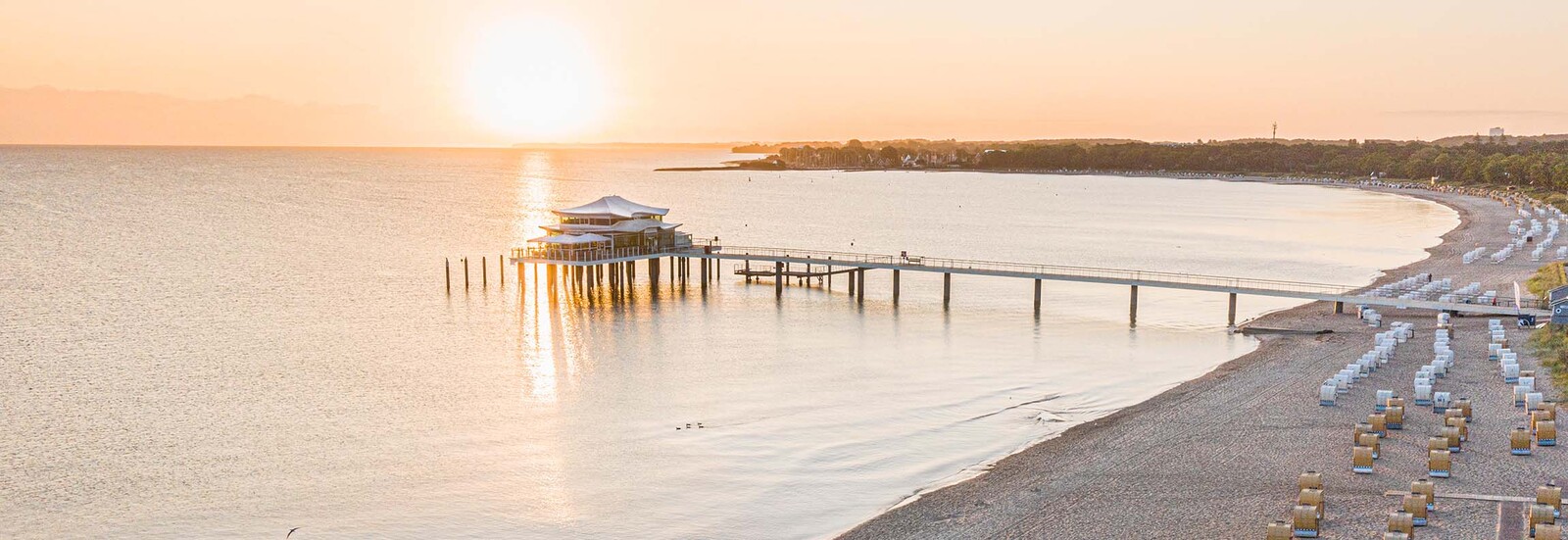 Luftaufnahme vom Timmendorfer Strand bei Sonnenuntergang