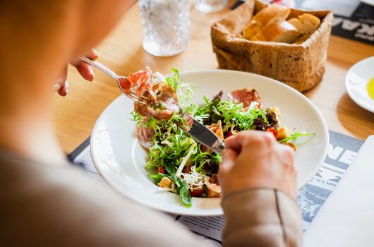 Nahaufnahme eines zubereiteten Salates