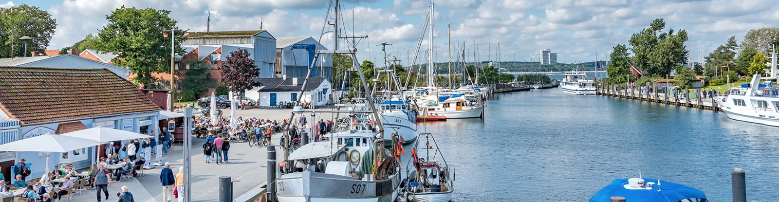 Niendorfer Hafen mit Booten