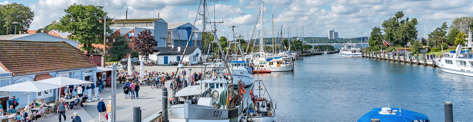 Niendorfer Hafen mit Booten