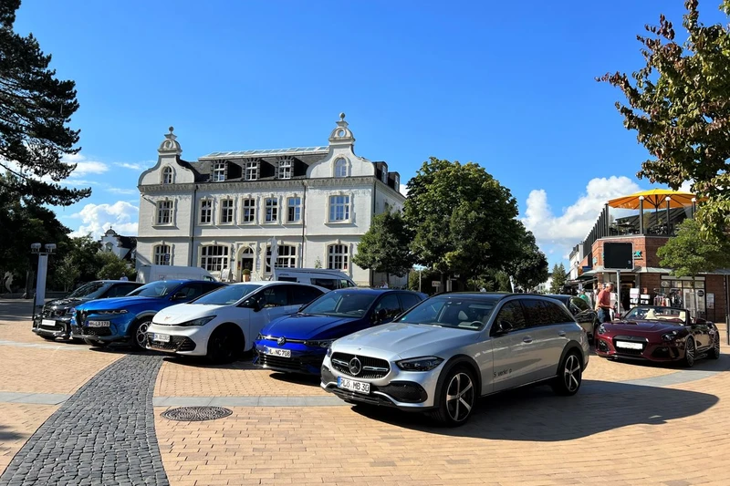Automeile zwischen Timmendorfer Platz und Maritim Seehotel