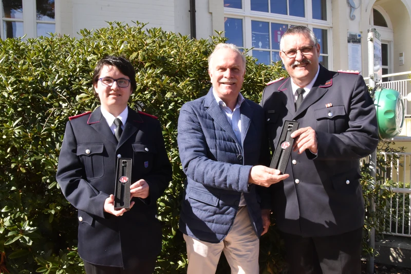 Spende von Feuerwehruhren an die Jugendfeuerwehr Timmendorfer Strand durch Mike Lindner