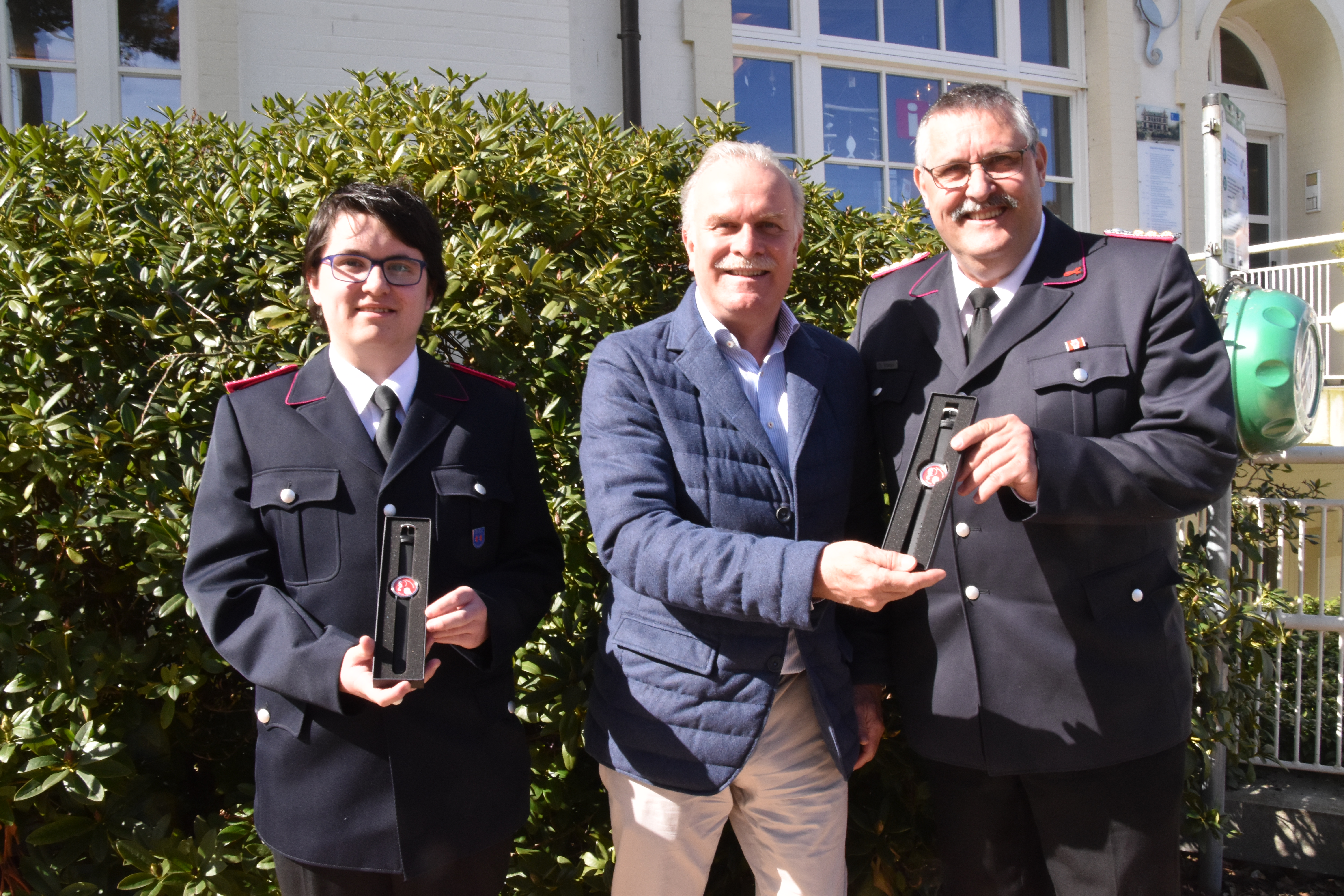 Spende von Feuerwehruhren an die Jugendfeuerwehr Timmendorfer Strand durch Mike Lindner