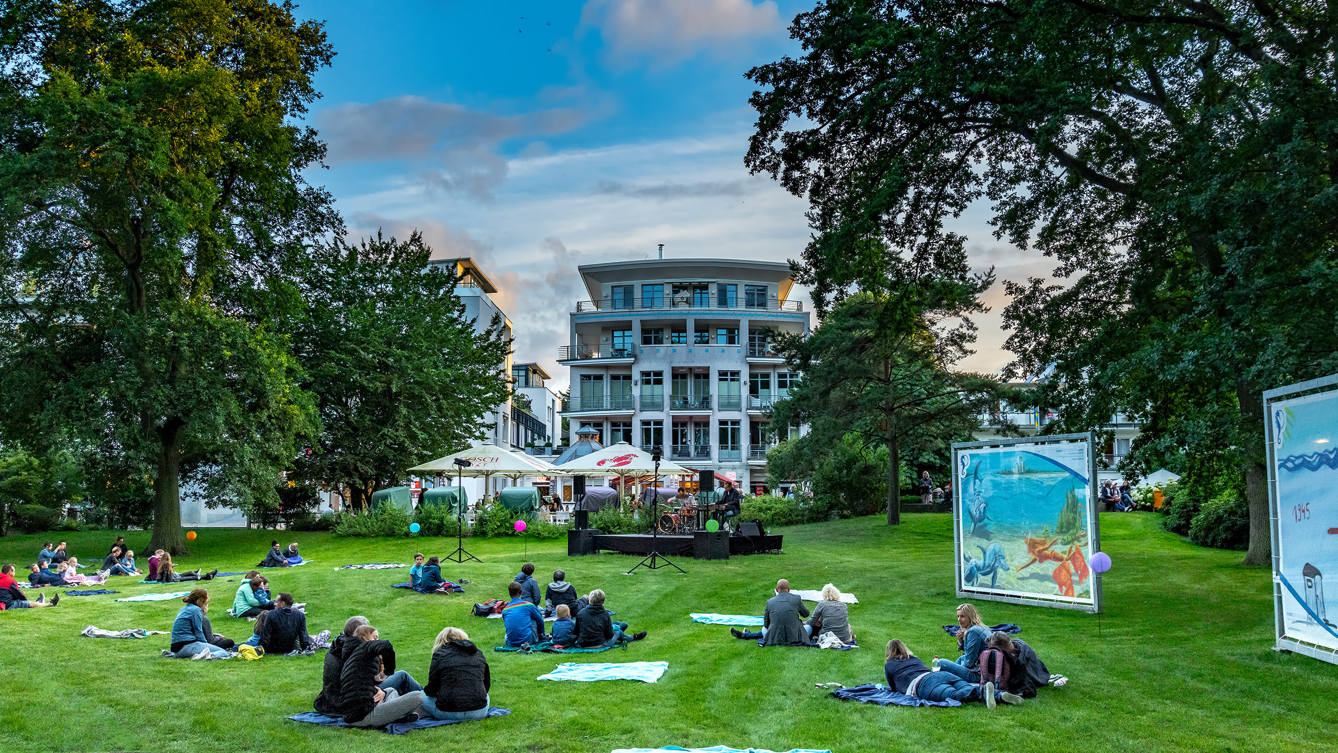 StrandparkKonzerte in Timmendorfer Strand -Open Air mit Livemusik und Picknickdecke